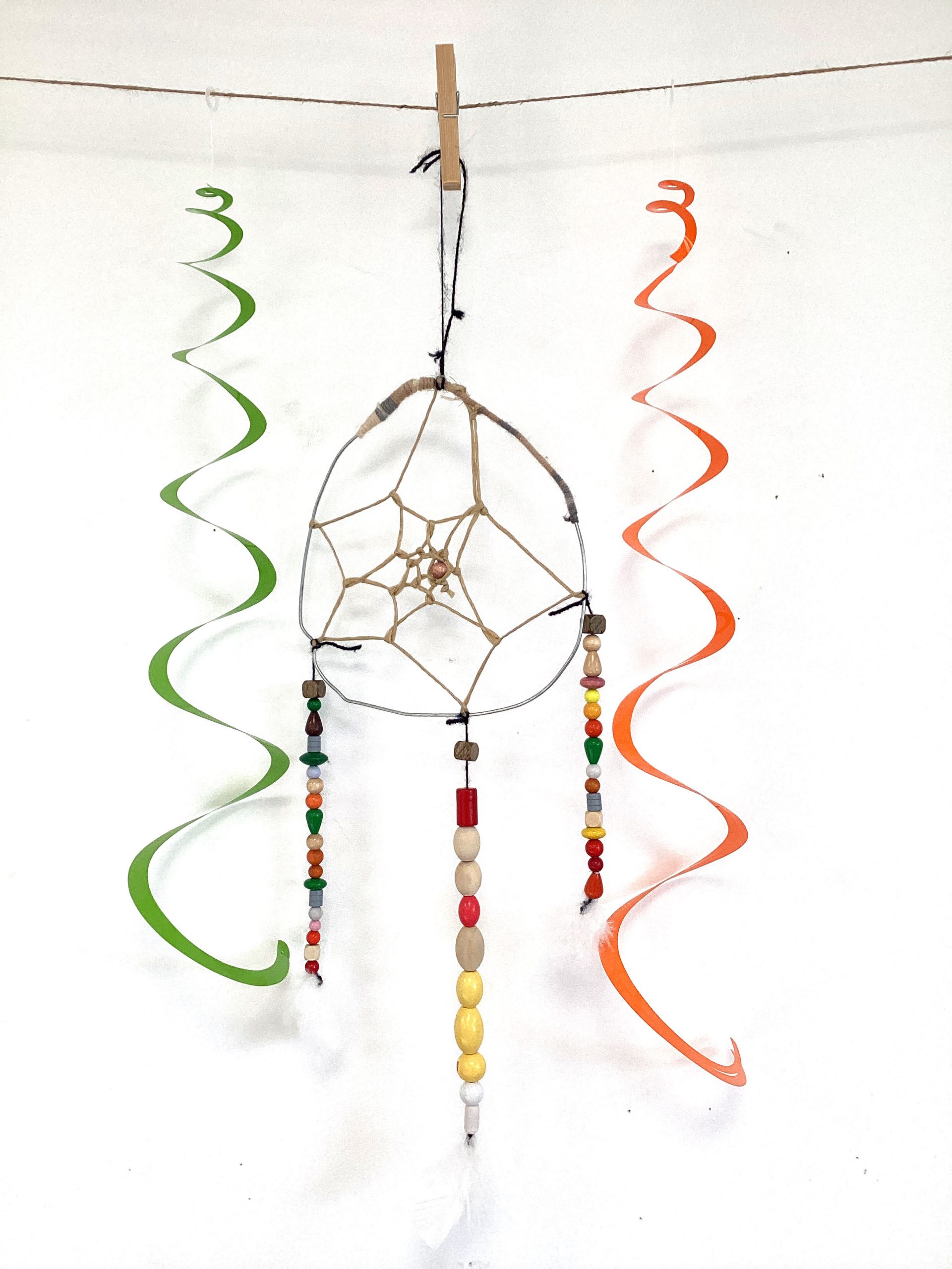 Bastelnachmittag in der Kita Höchstenbach: Drachen und Traumfänger begeistern Kinder