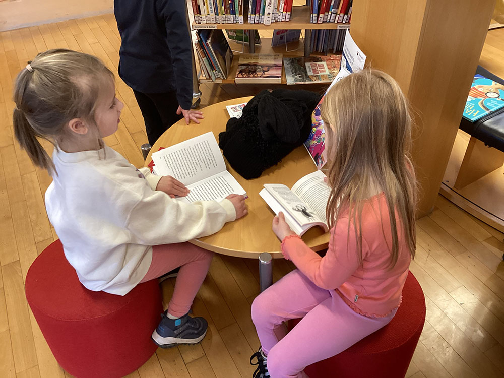 Unsere Vorschulkinder besuchen die Stadtbücherei Hachenburg