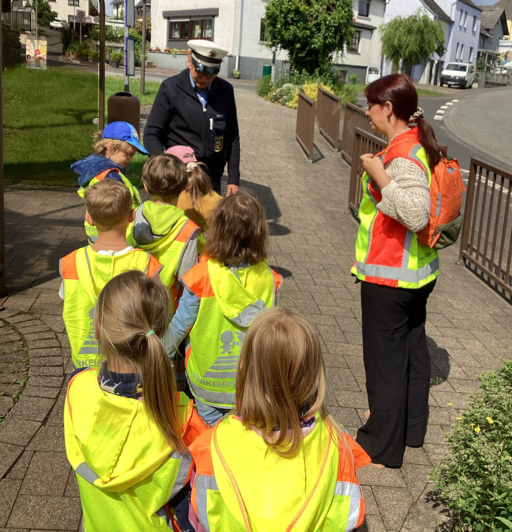Besuch der Polizei in der Kita Westerwald Zwerge - Höchstenbach